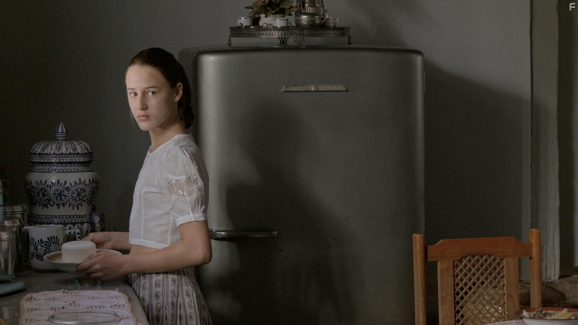 Priscila Bittencourt in As Duas Irenes (2017)