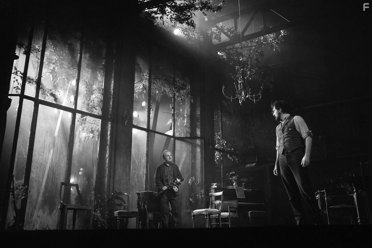 Richard Armitage and Toby Jones in Uncle Vanya (2020)