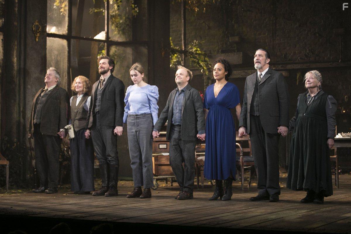 Roger Allam, Richard Armitage, Anna Calder-Marshall, Toby Jones, Dearbhla Molloy, Peter Wight, Aimee Lou Wood, and Rosalind Eleazar in Uncle Vanya (2020)