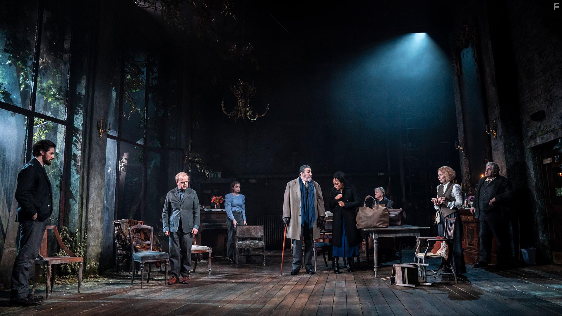 Roger Allam, Richard Armitage, Anna Calder-Marshall, Toby Jones, Dearbhla Molloy, Peter Wight, Aimee Lou Wood, and Rosalind Eleazar in Uncle Vanya (2020)