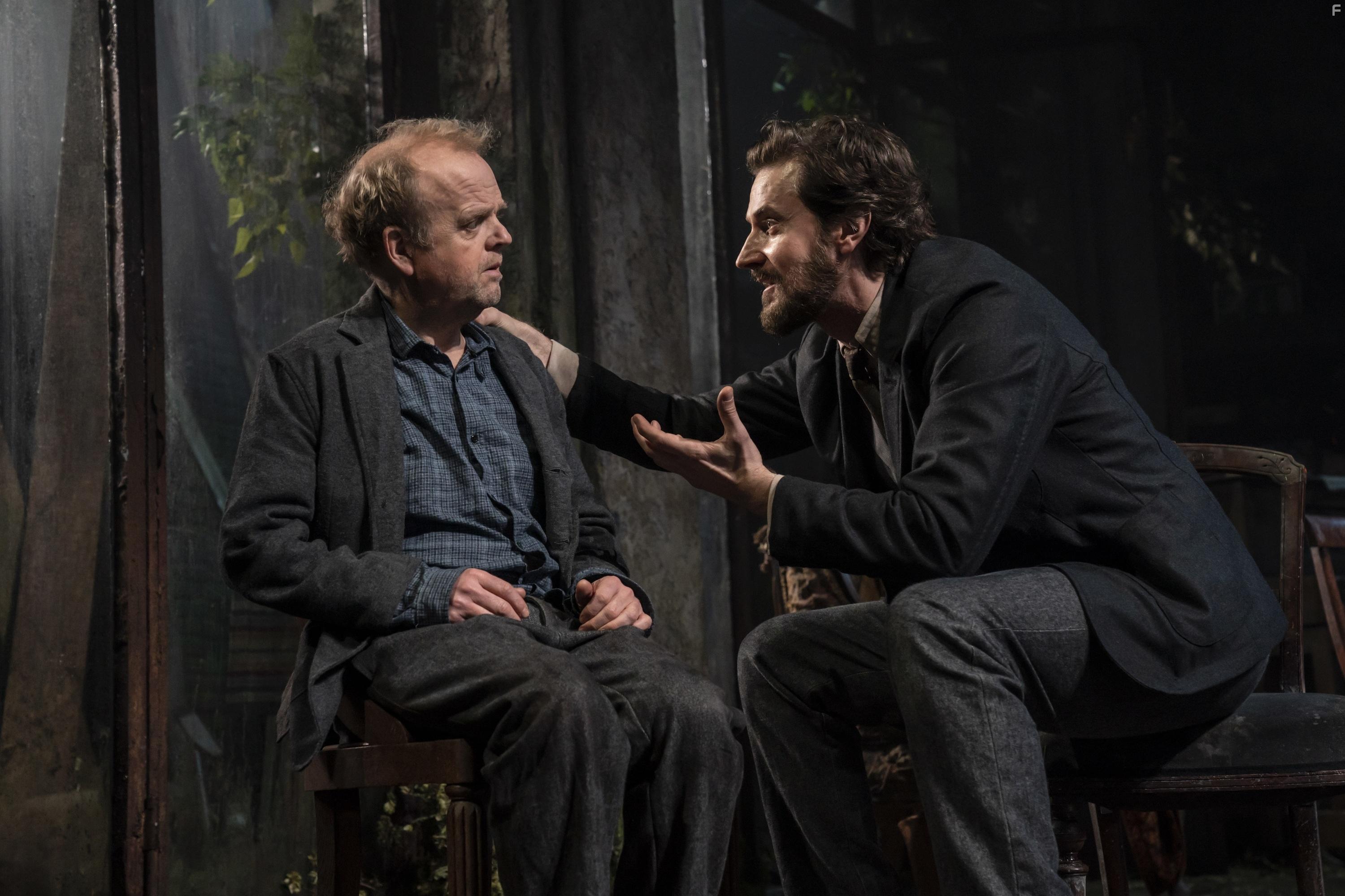 Richard Armitage and Toby Jones in Uncle Vanya (2020)