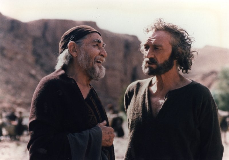 Richard Harris and Vittorio Gassman in Abraham (1993)