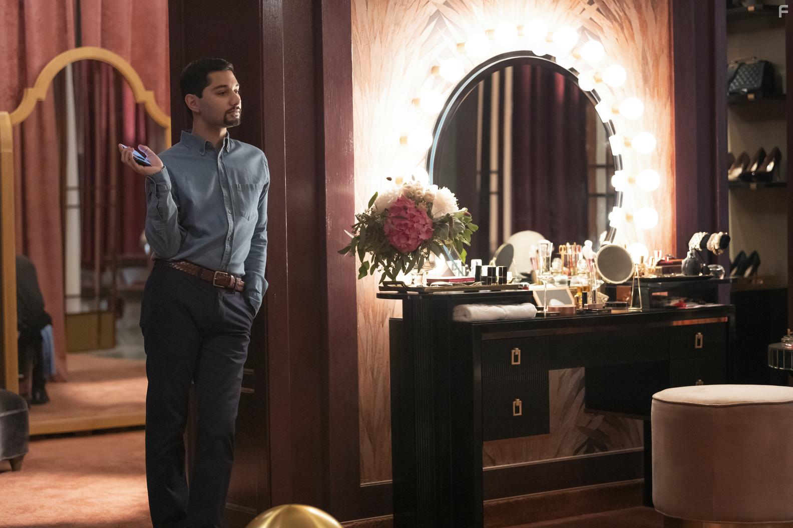 Mark Indelicato in Hacks (2021)