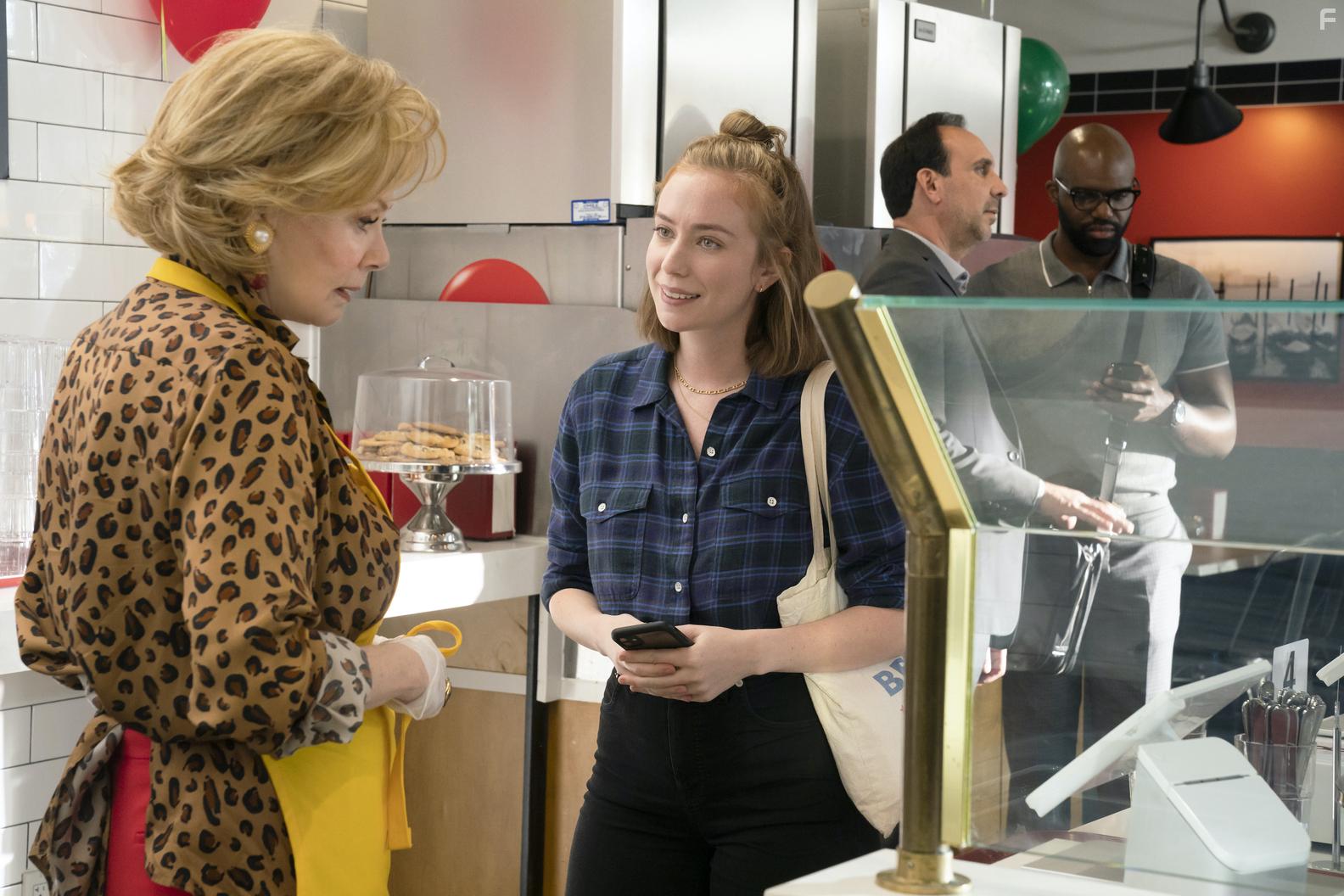 Jean Smart and Hannah Einbinder in Hacks (2021)