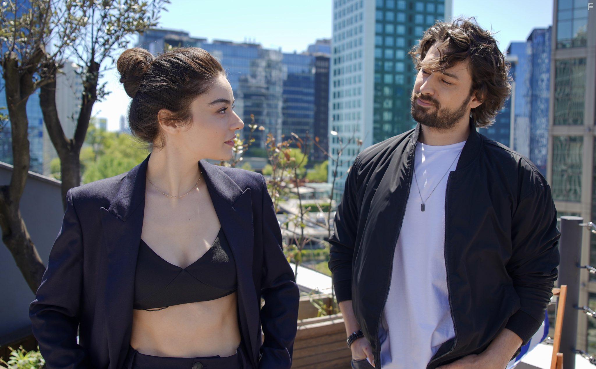 Aya Aysin Turan and Alp Navruz in Bir Ada Masali (2021)