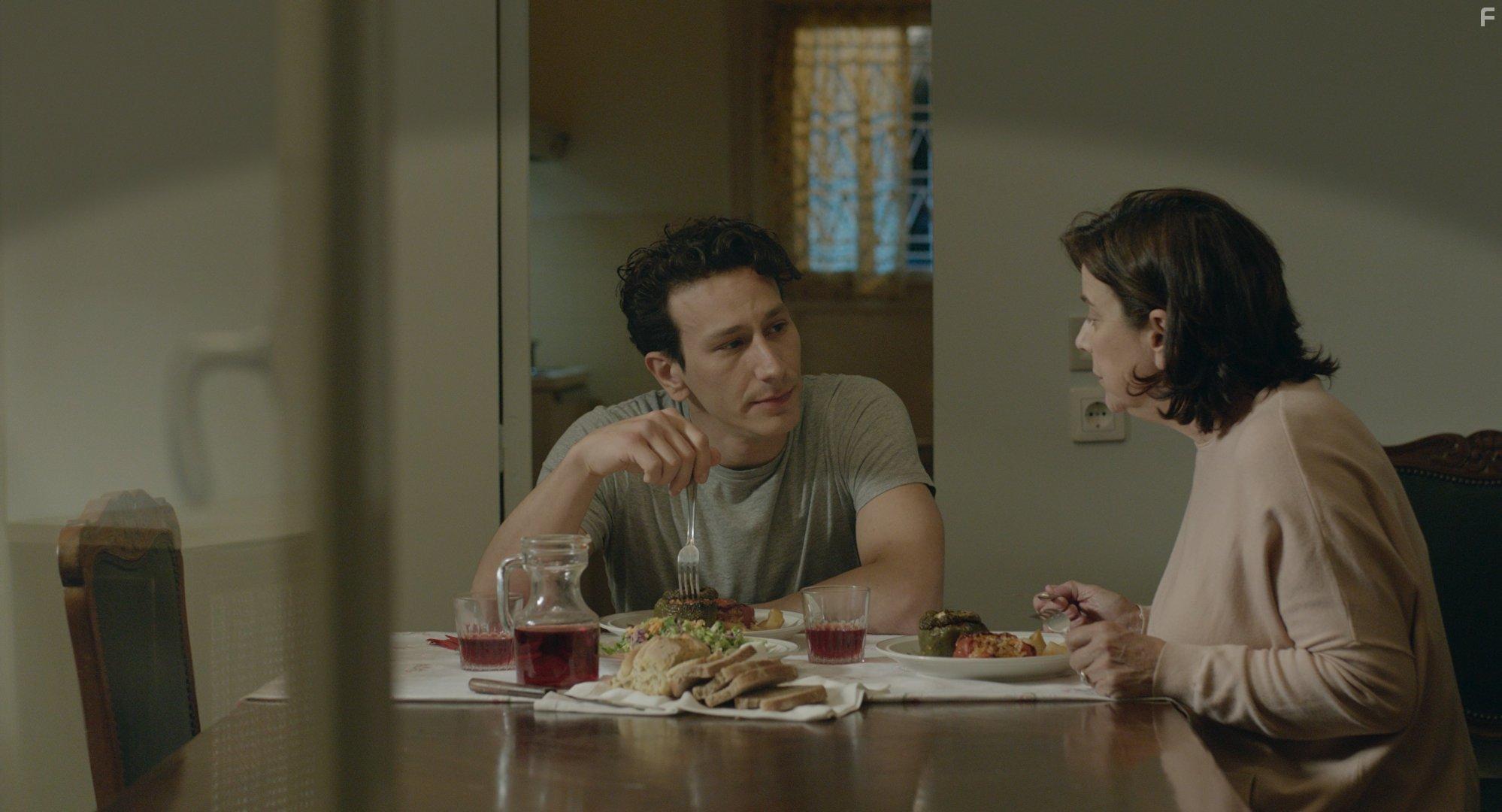 Giota Festa and Michalis Sarantis in Apostratos (2019)