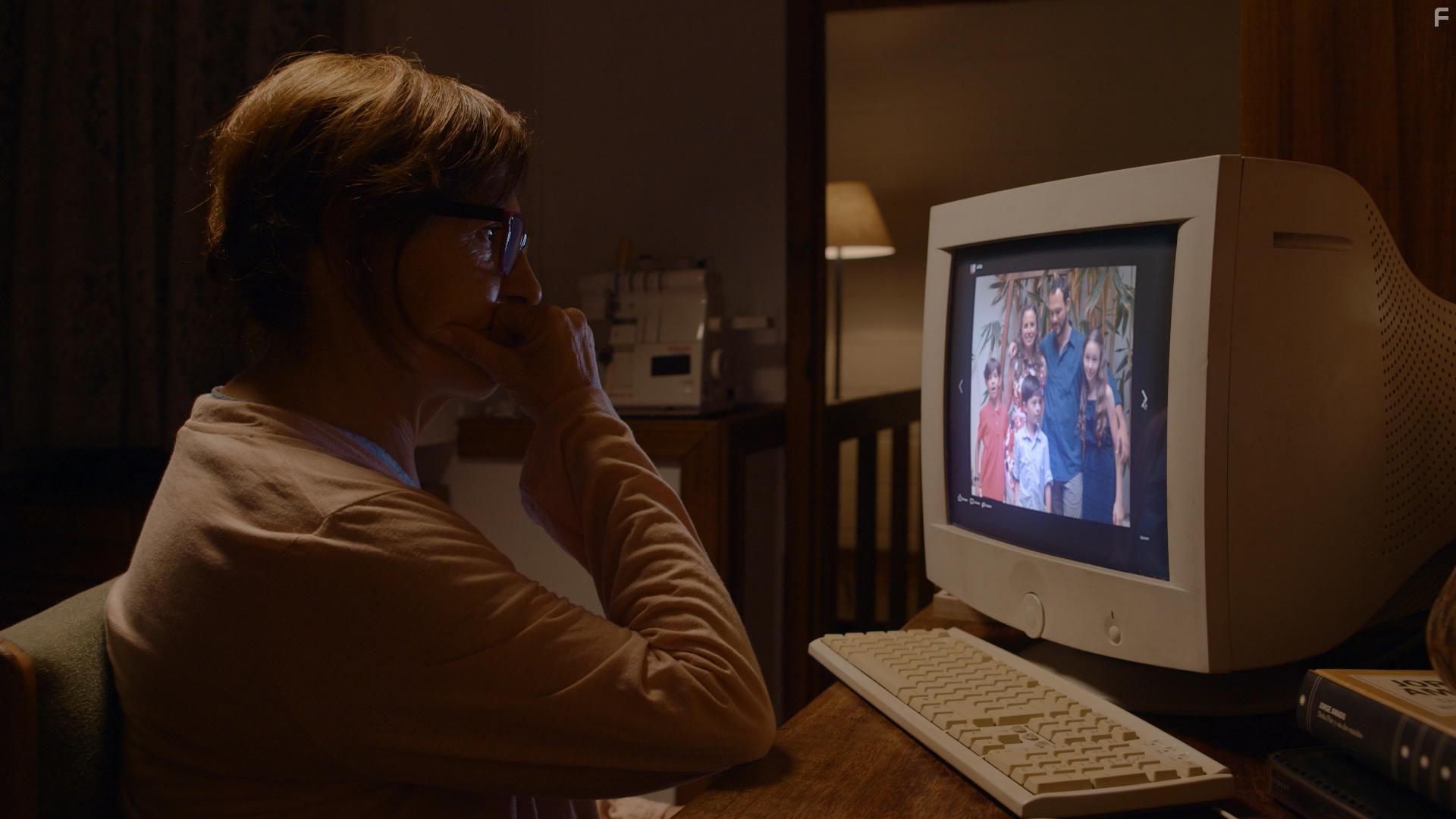 Teresita Reyes in Apego (2019)