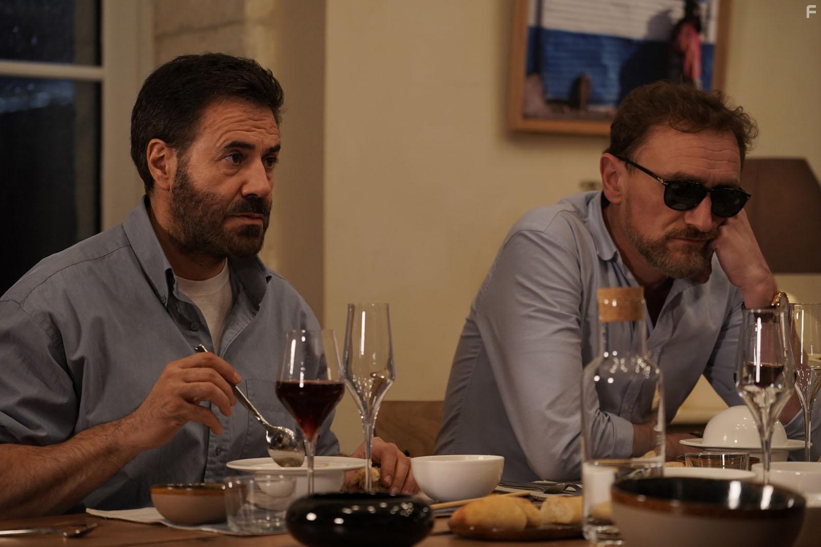 Jos Garcia and Jean-Paul Rouve in Lola et ses frres (2018)