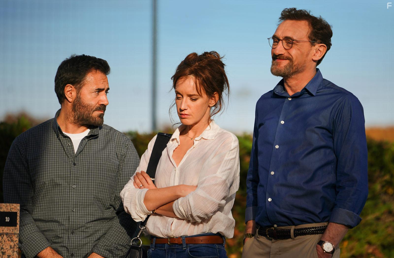 Jos Garcia, Jean-Paul Rouve, and Ludivine Sagnier in Lola et ses frres (2018)