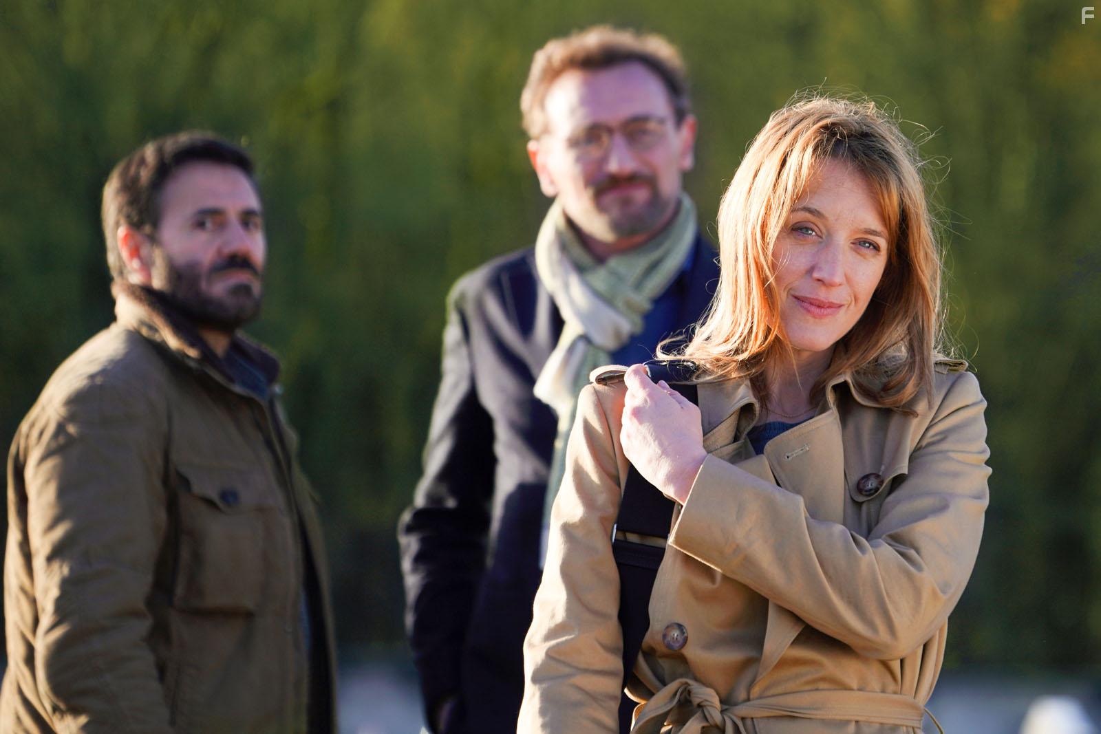 Jos Garcia, Jean-Paul Rouve, and Ludivine Sagnier in Lola et ses frres (2018)