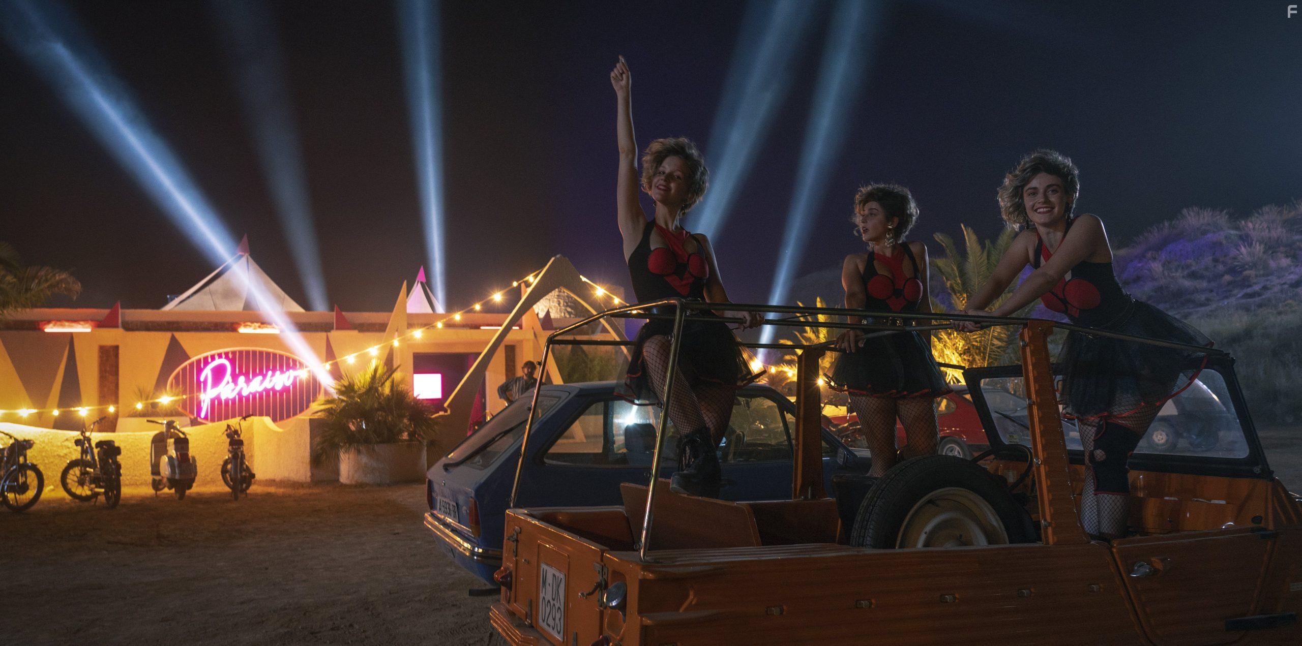 Jlia Frigola and Irina Bravo in Paraso (2021)