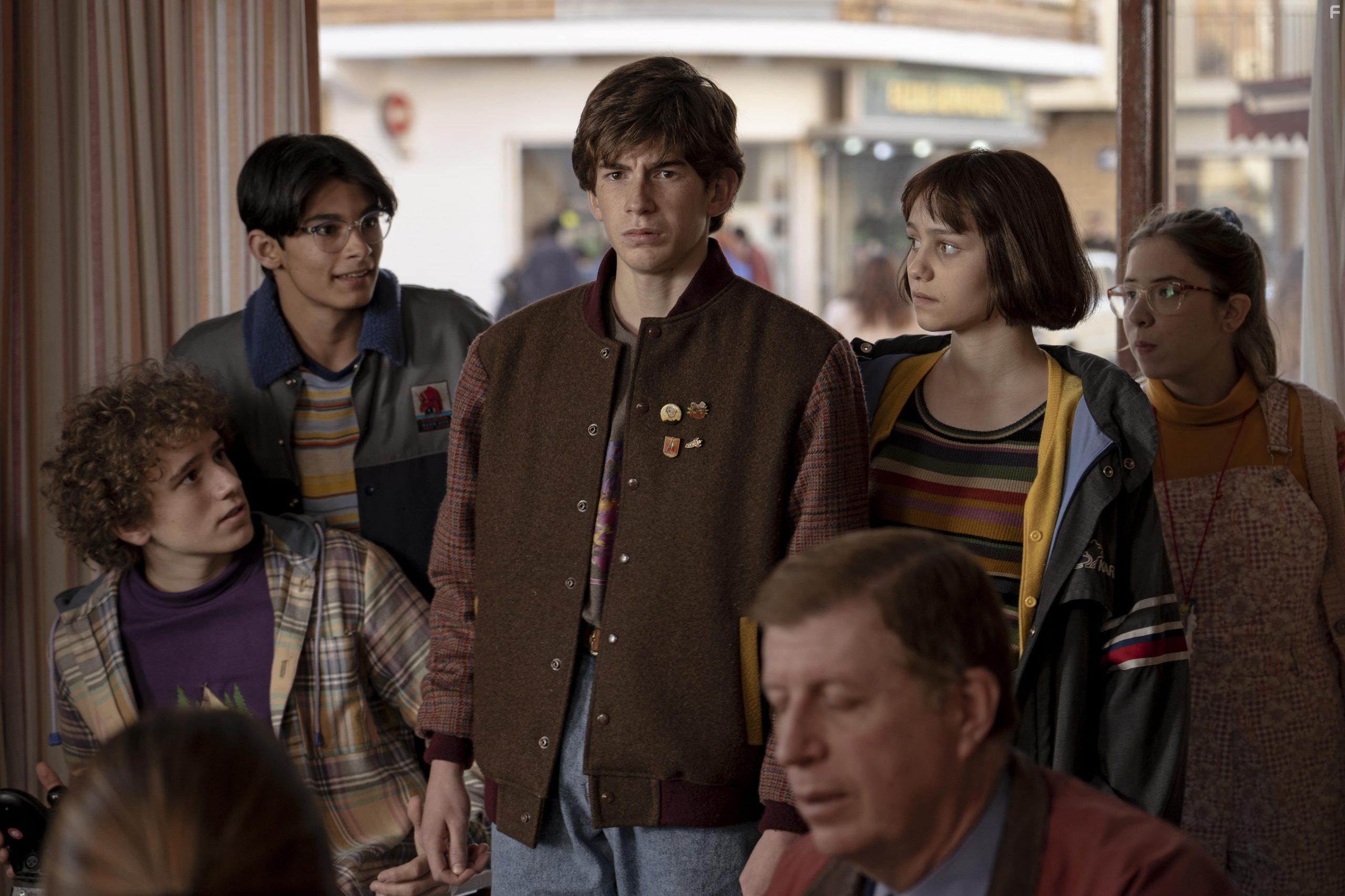 Pau Gimeno, Mara Romanillos, Hctor Gozalbo, Patricia Iserte, Cristian Lpez, and Len Martnez in Paraso (2021)