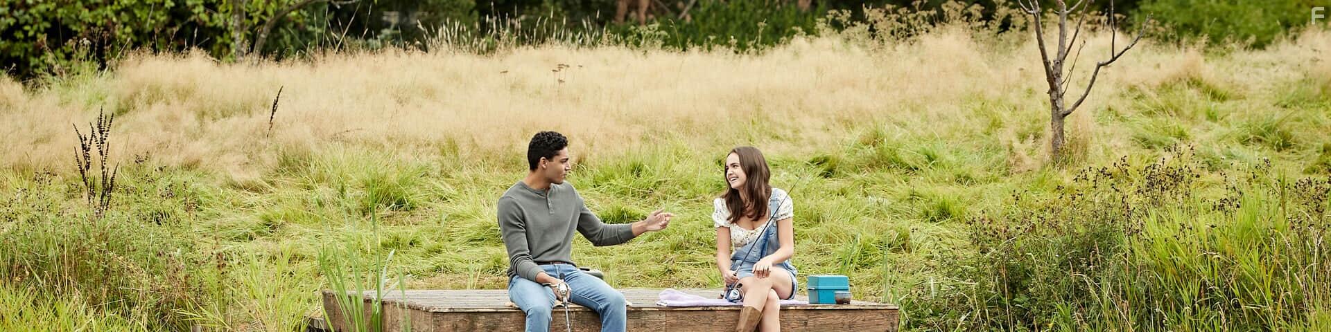 Lillian Doucet-Roche and Michael Evans Behling in A Cinderella Story: Starstruck (2021)