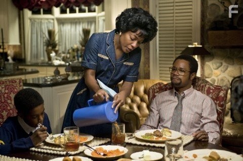 Cuba Gooding Jr. and Aunjanue Ellis in Золотые руки (2009)