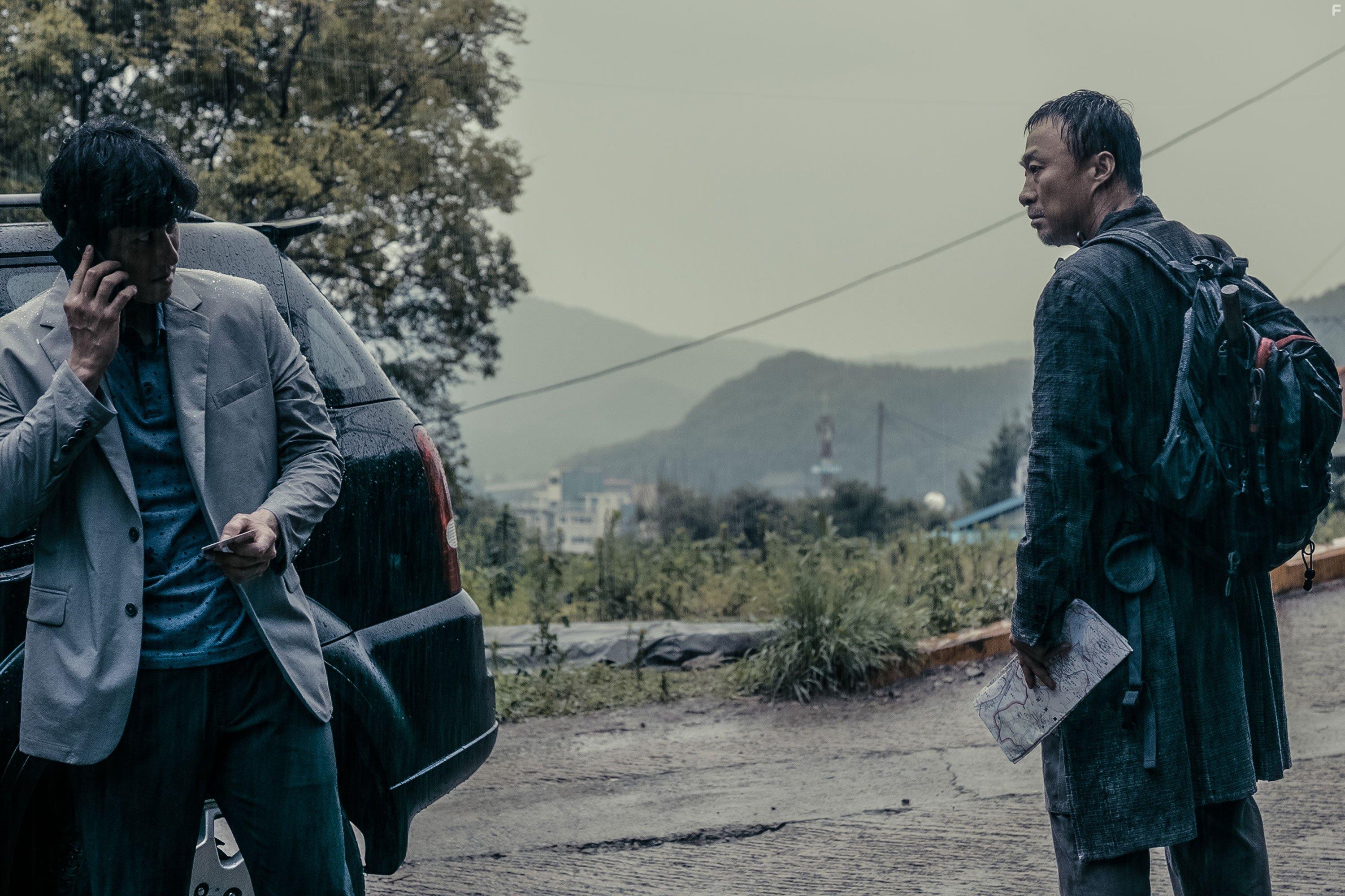 Lee Sung-min and Park Hae-joon in Je8ileui bam (2021)