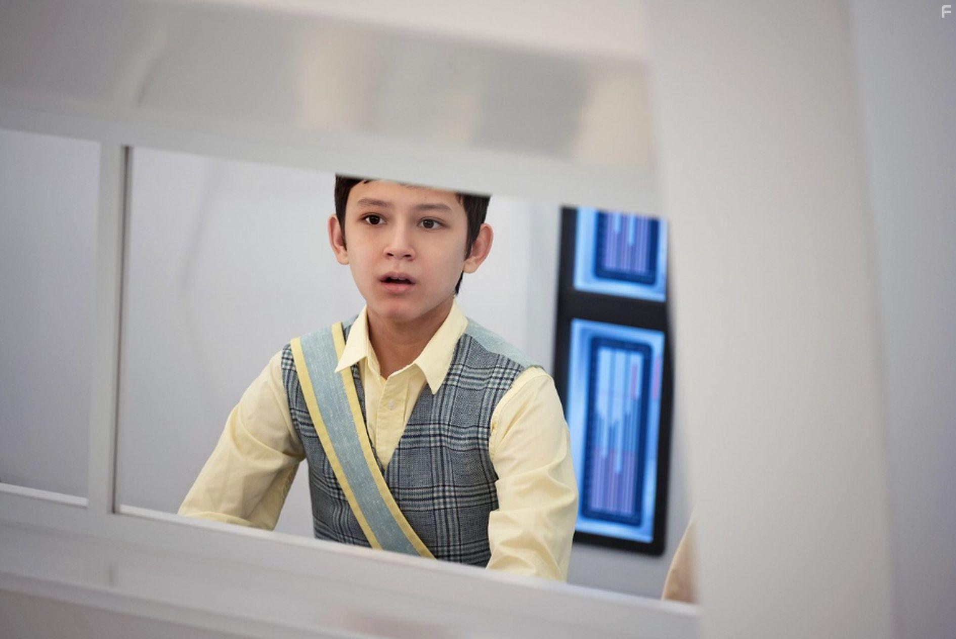 Mystic Inscho in Het mysterieuze Benedict Genootschap (2021)