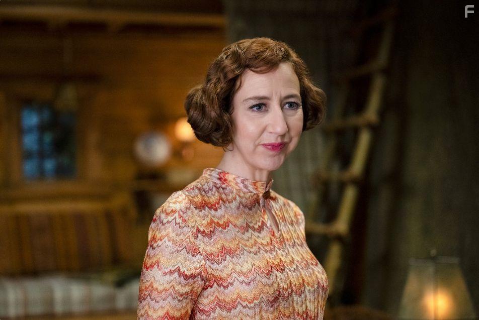Kristen Schaal in Het mysterieuze Benedict Genootschap (2021)