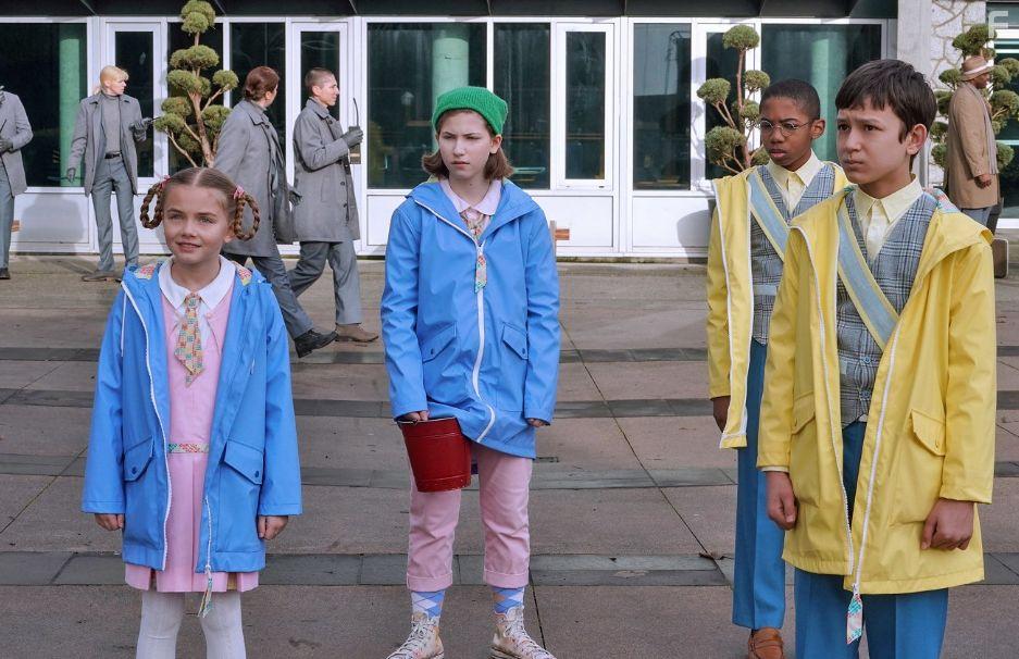 Seth Carr, Emmy DeOliveira, Marta Kessler, and Mystic Inscho in Het mysterieuze Benedict Genootschap (2021)