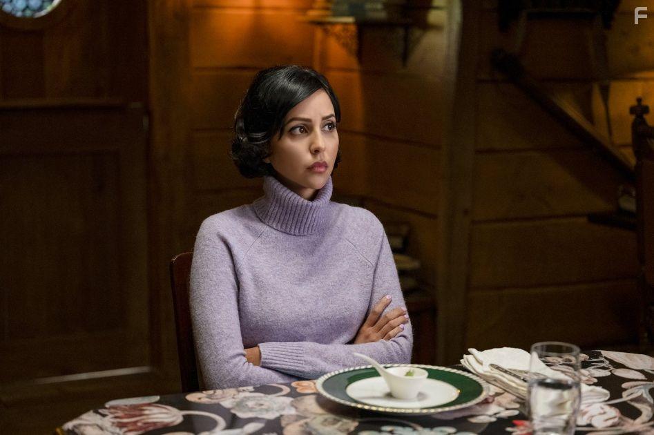 Gia Sandhu in Het mysterieuze Benedict Genootschap (2021)