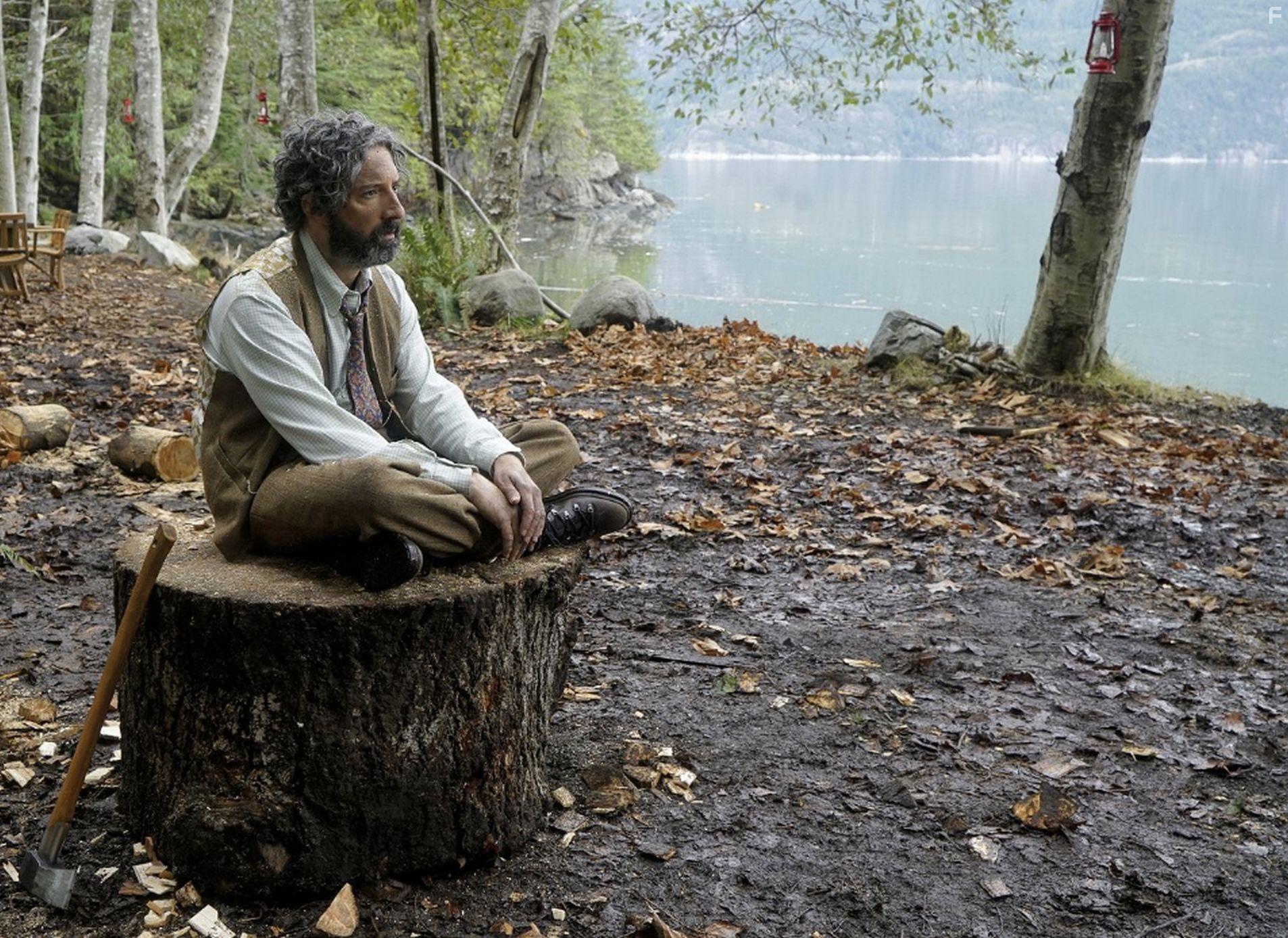 Tony Hale in Het mysterieuze Benedict Genootschap (2021)