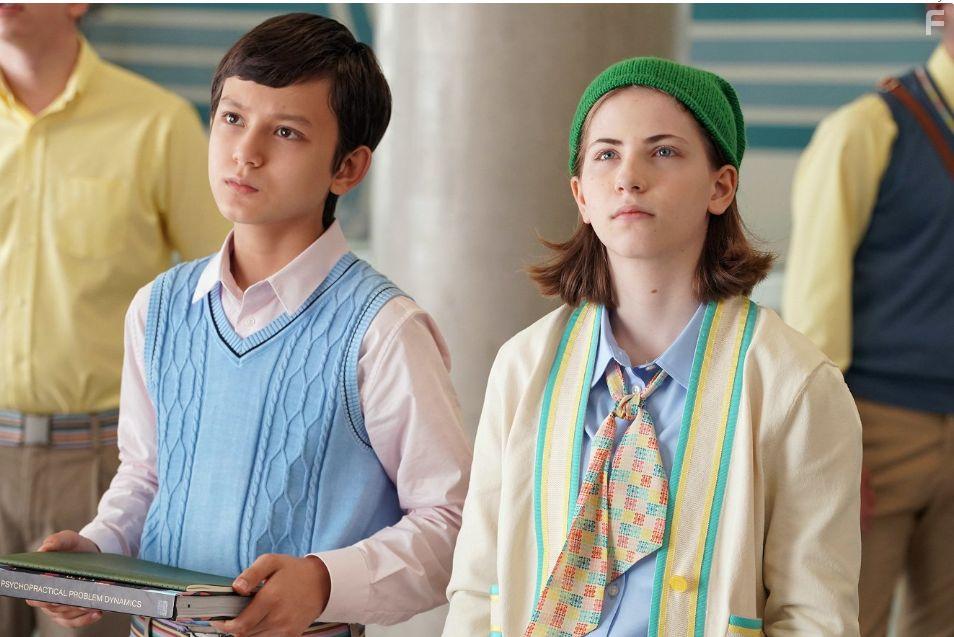 Emmy DeOliveira and Mystic Inscho in Het mysterieuze Benedict Genootschap (2021)