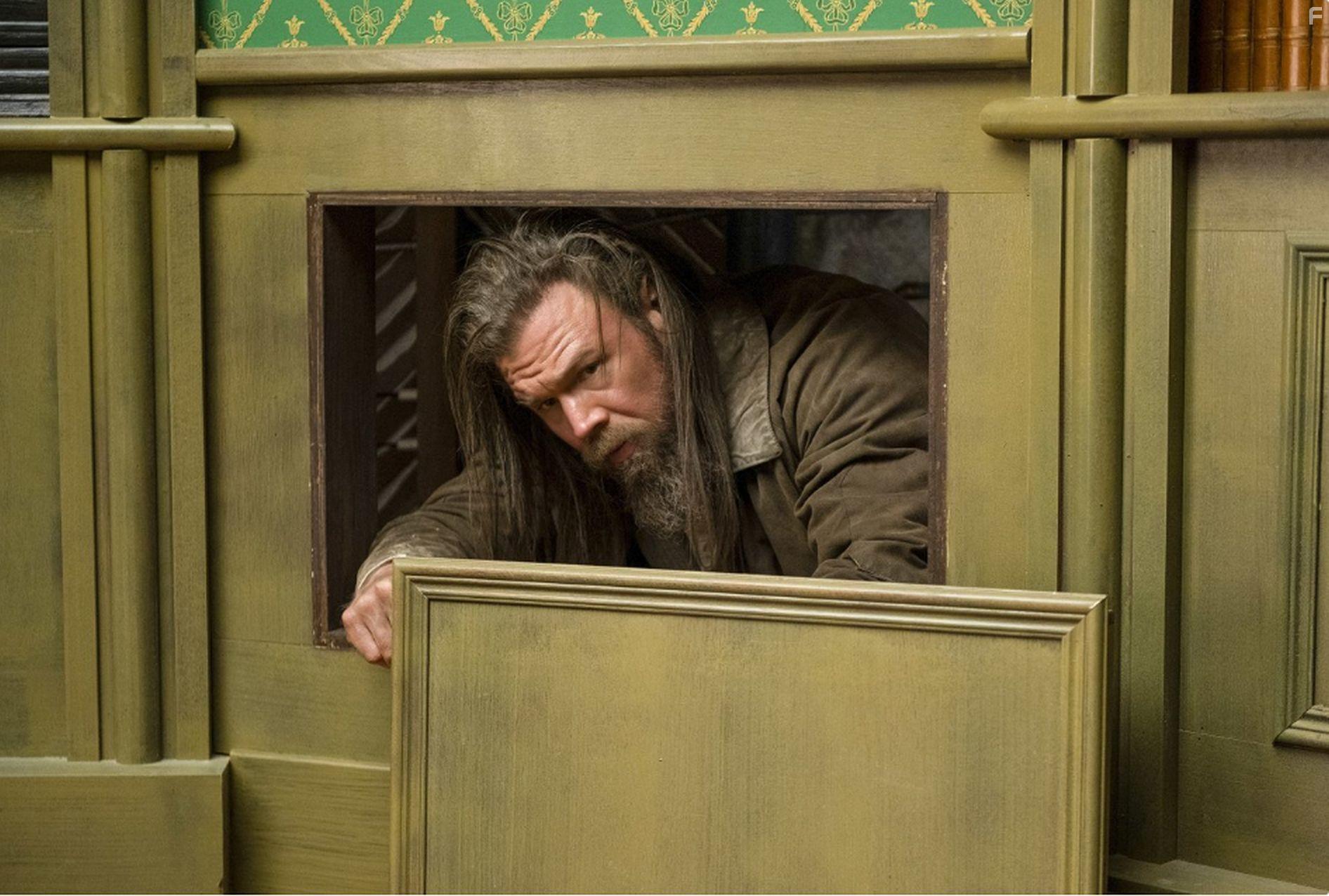 Ryan Hurst in Het mysterieuze Benedict Genootschap (2021)