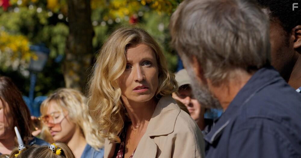 Franck Dubosc and Alexandra Lamy in Le sens de la famille (2020)