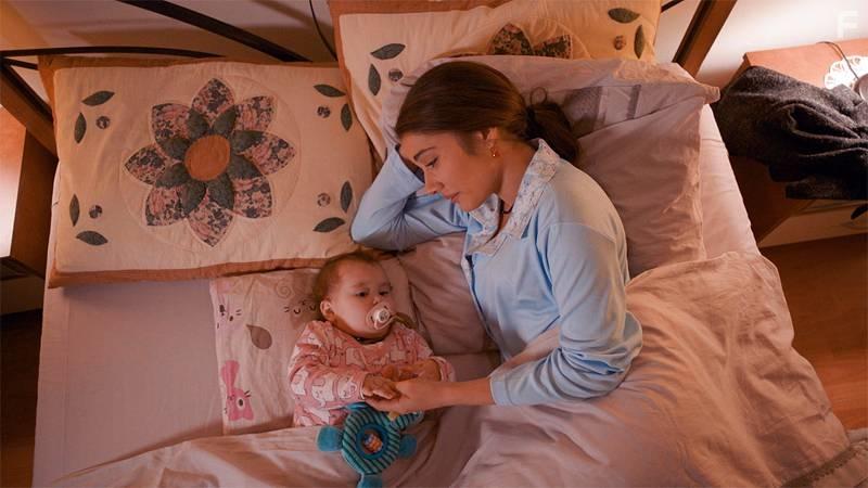 Sevda Erginci and Glsn Sare Fil in Ver Elini ASk (2017)