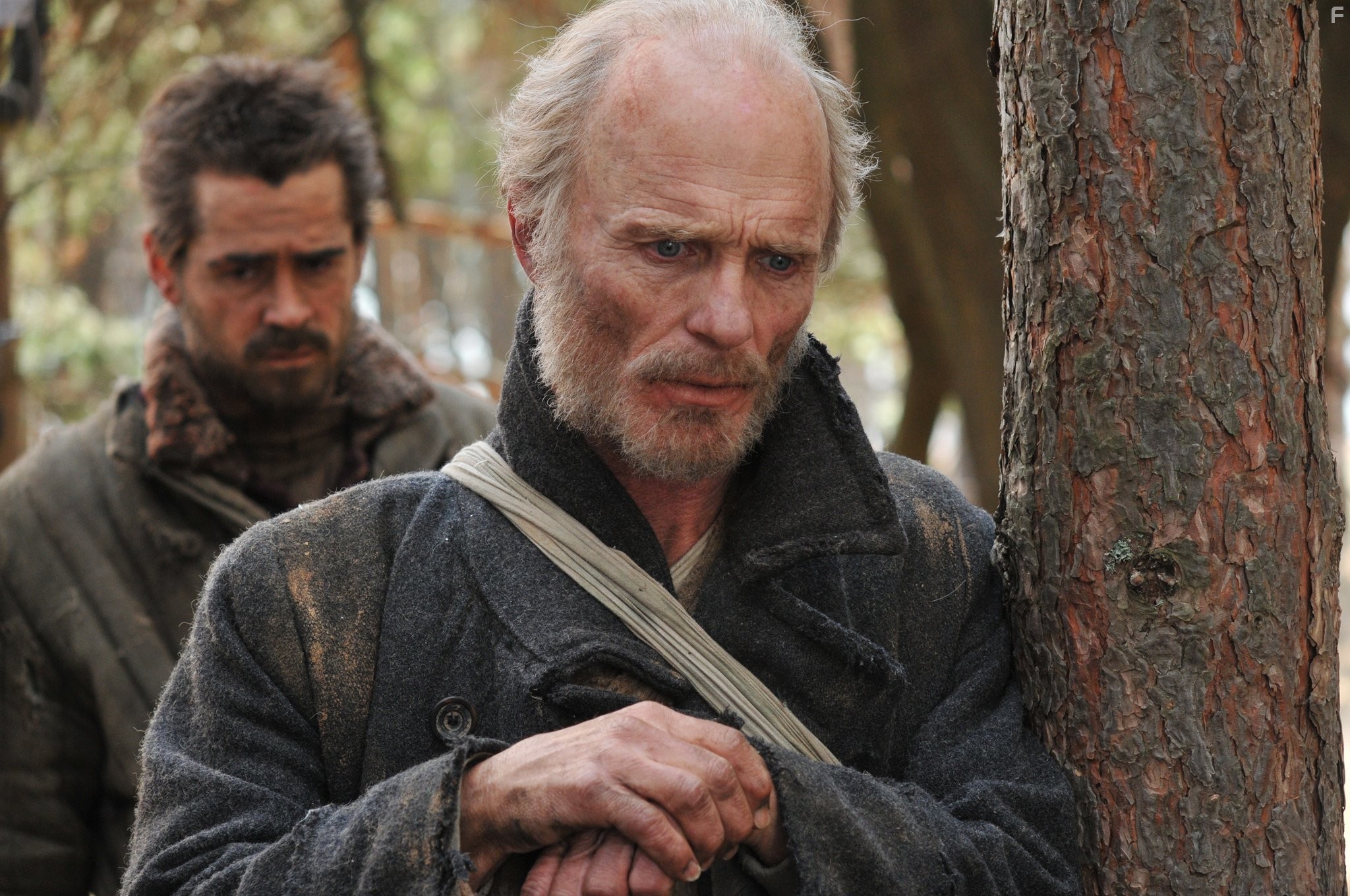 Ed Harris and Colin Farrell in Путь домой (2010)