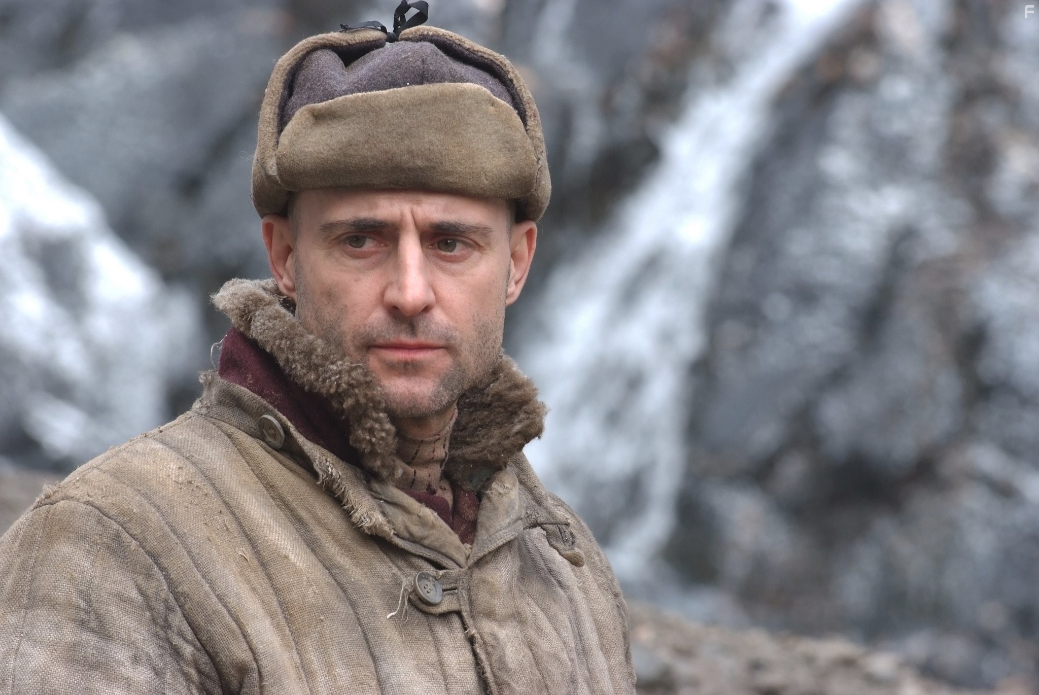 Mark Strong in Путь домой (2010)