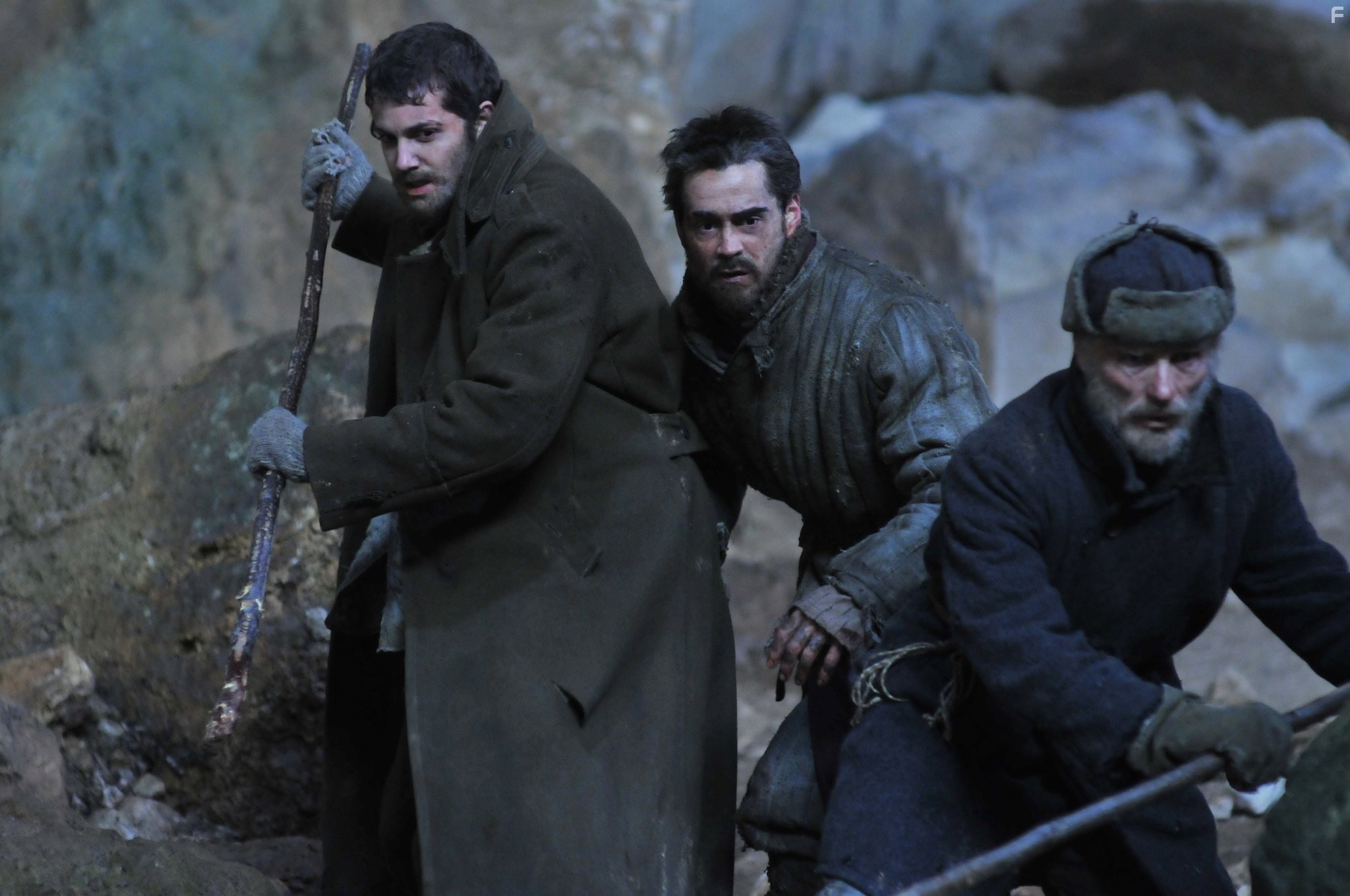 Ed Harris, Colin Farrell, and Jim Sturgess in Путь домой (2010)
