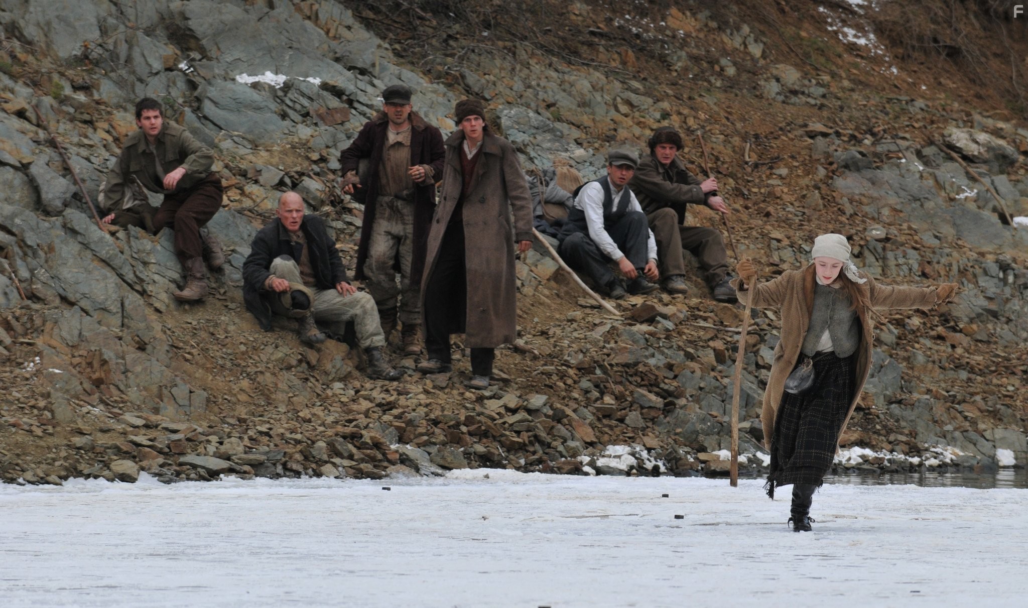 Ed Harris, Colin Farrell, Gustaf Skarsg?rd, Jim Sturgess, Saoirse Ronan, and Alexandru Potocean in Путь домой (2010)