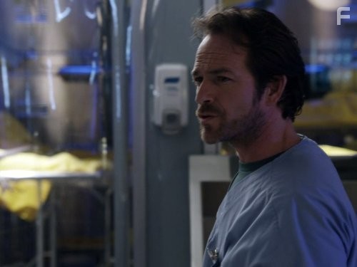 Luke Perry in Следствие по телу (2011)