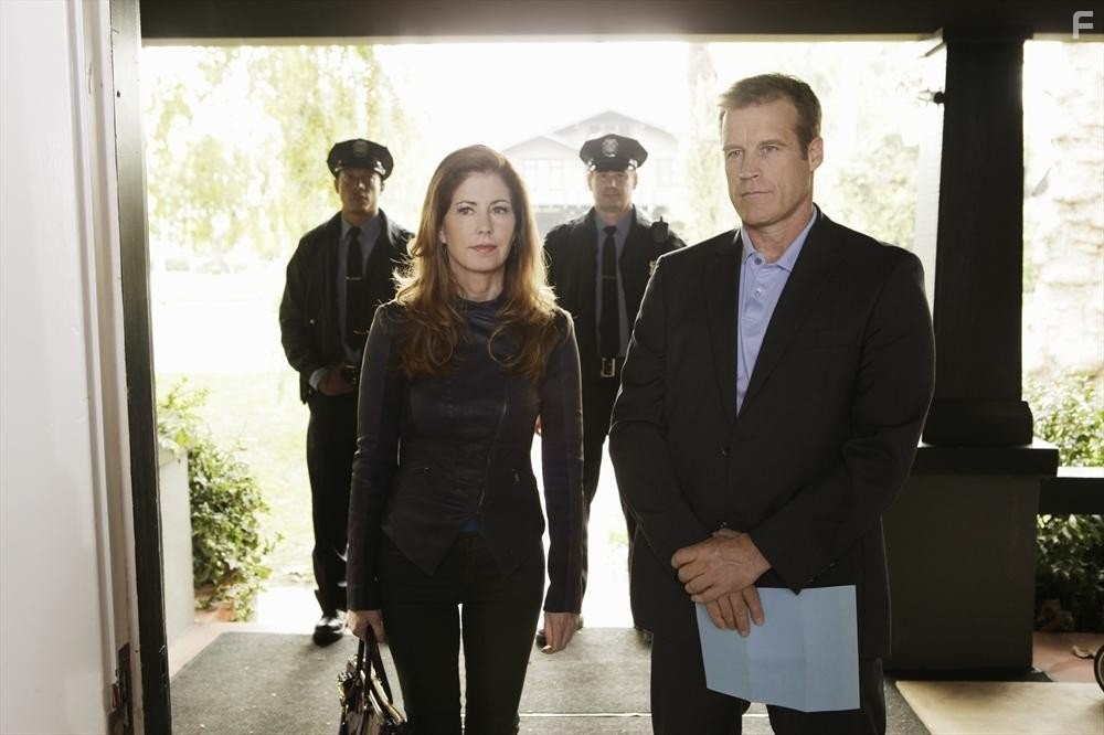 Dana Delany and Mark Valley in Следствие по телу (2011)