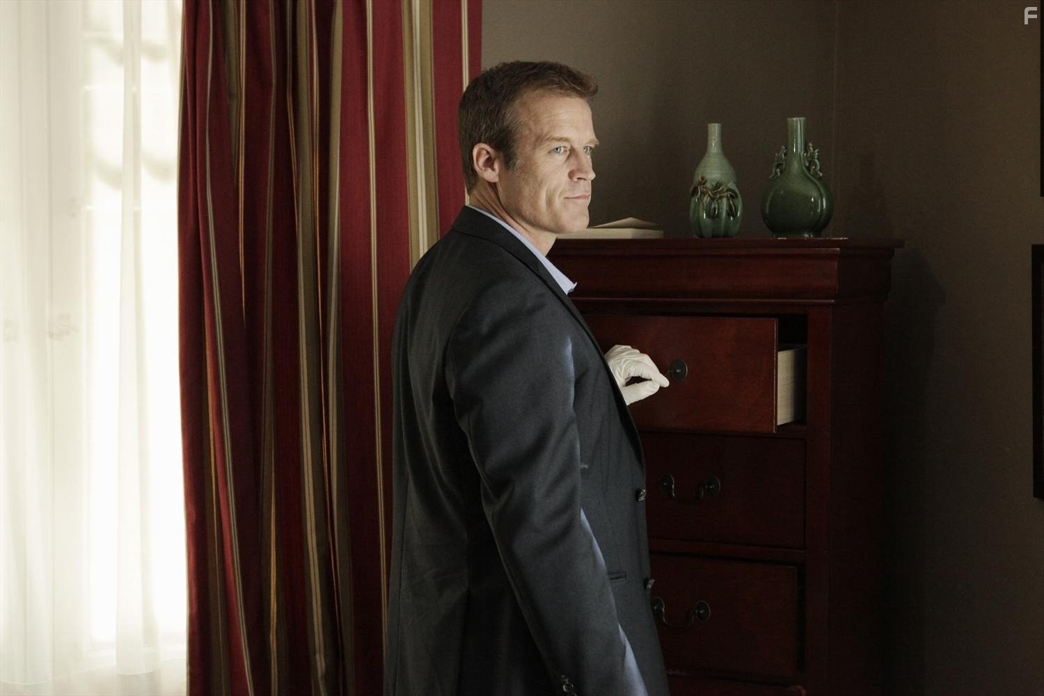 Mark Valley in Следствие по телу (2011)