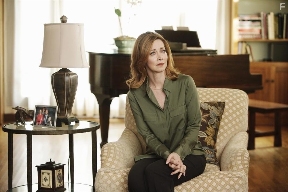 Sharon Lawrence in Следствие по телу (2011)