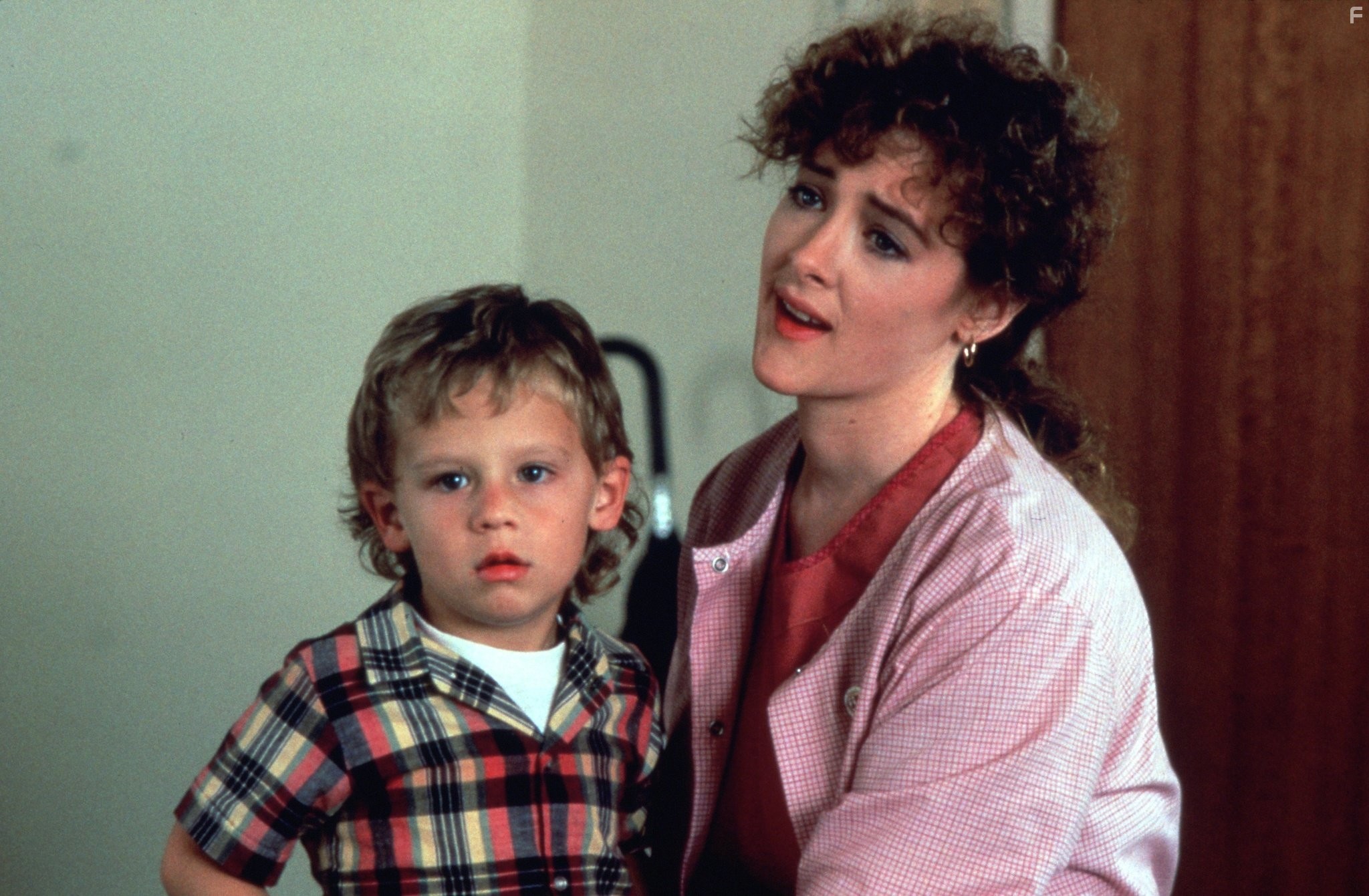 Joan Cusack and Glenn Walker Harris Jr. in Скажи что-нибудь (1989)