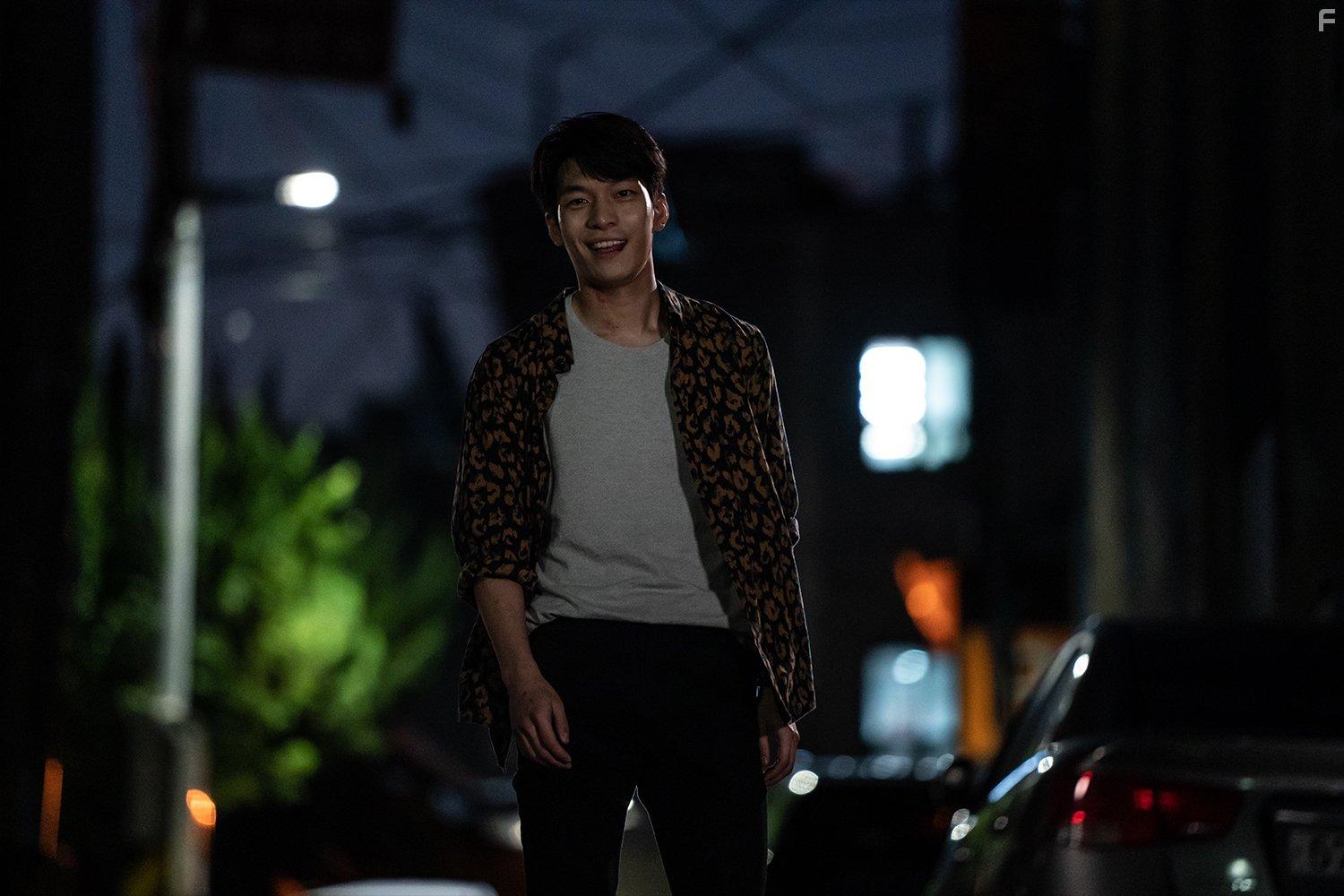 Wi Ha-joon in Midnight (2021)