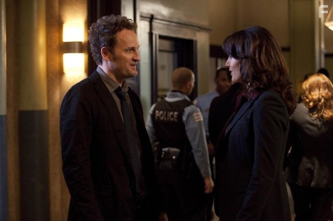 Jennifer Beals and Jason Clarke in Власть закона (2011)