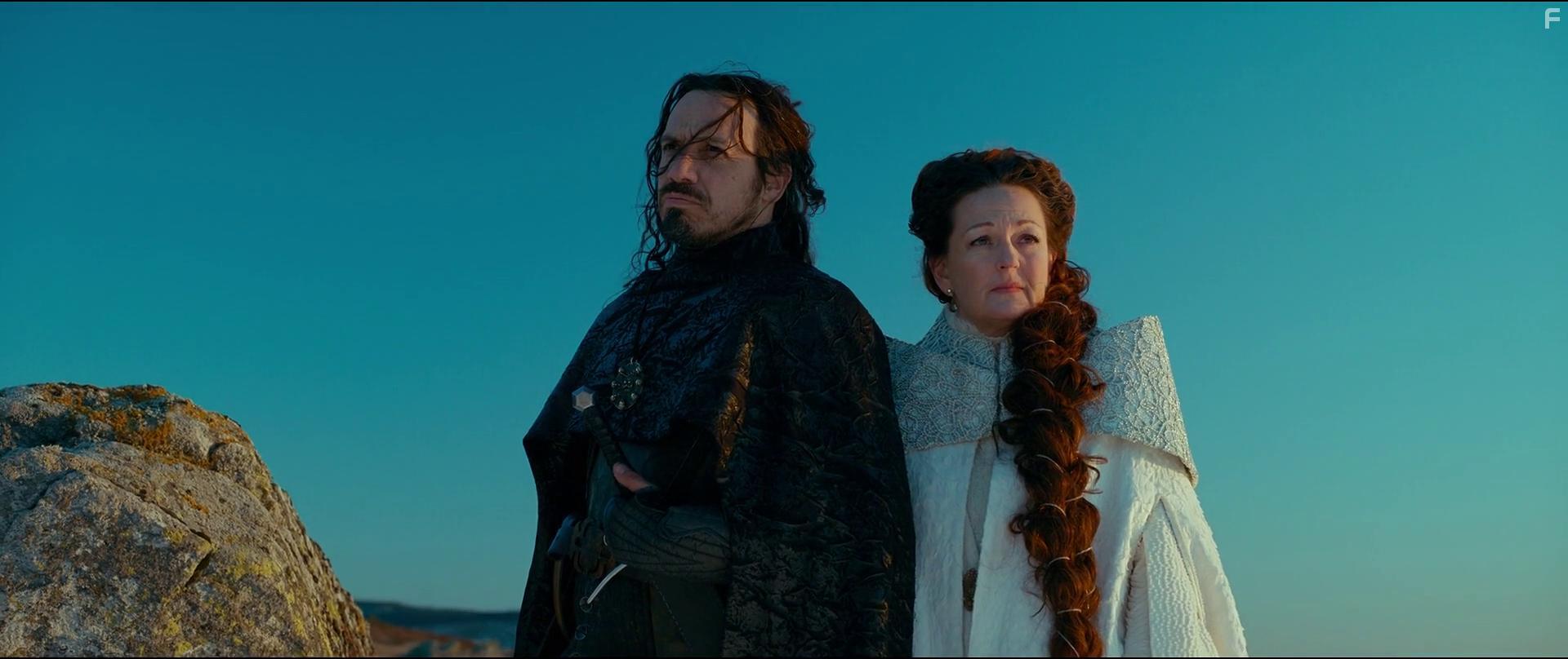 Alexandre Astier and Anne Girouard in Kaamelott - Premier volet (2021)