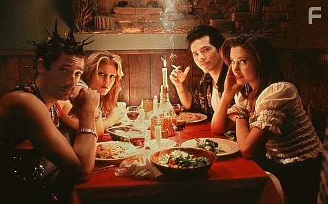 Mira Sorvino, John Leguizamo, Adrien Brody, and Jennifer Esposito in Кровавое лето Сэма (1999)