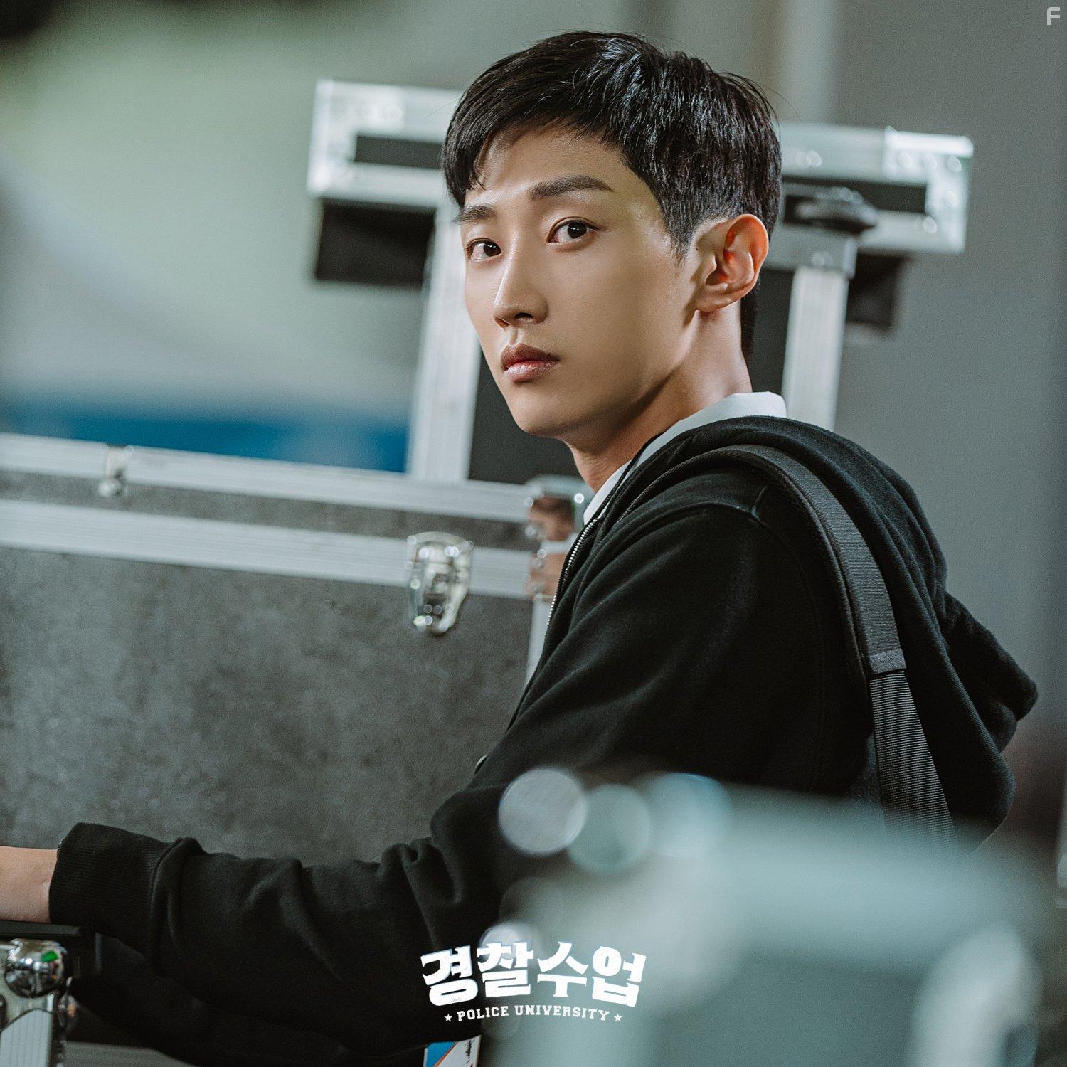 Jung Jinyoung in Kyeongchalsueob (2021)