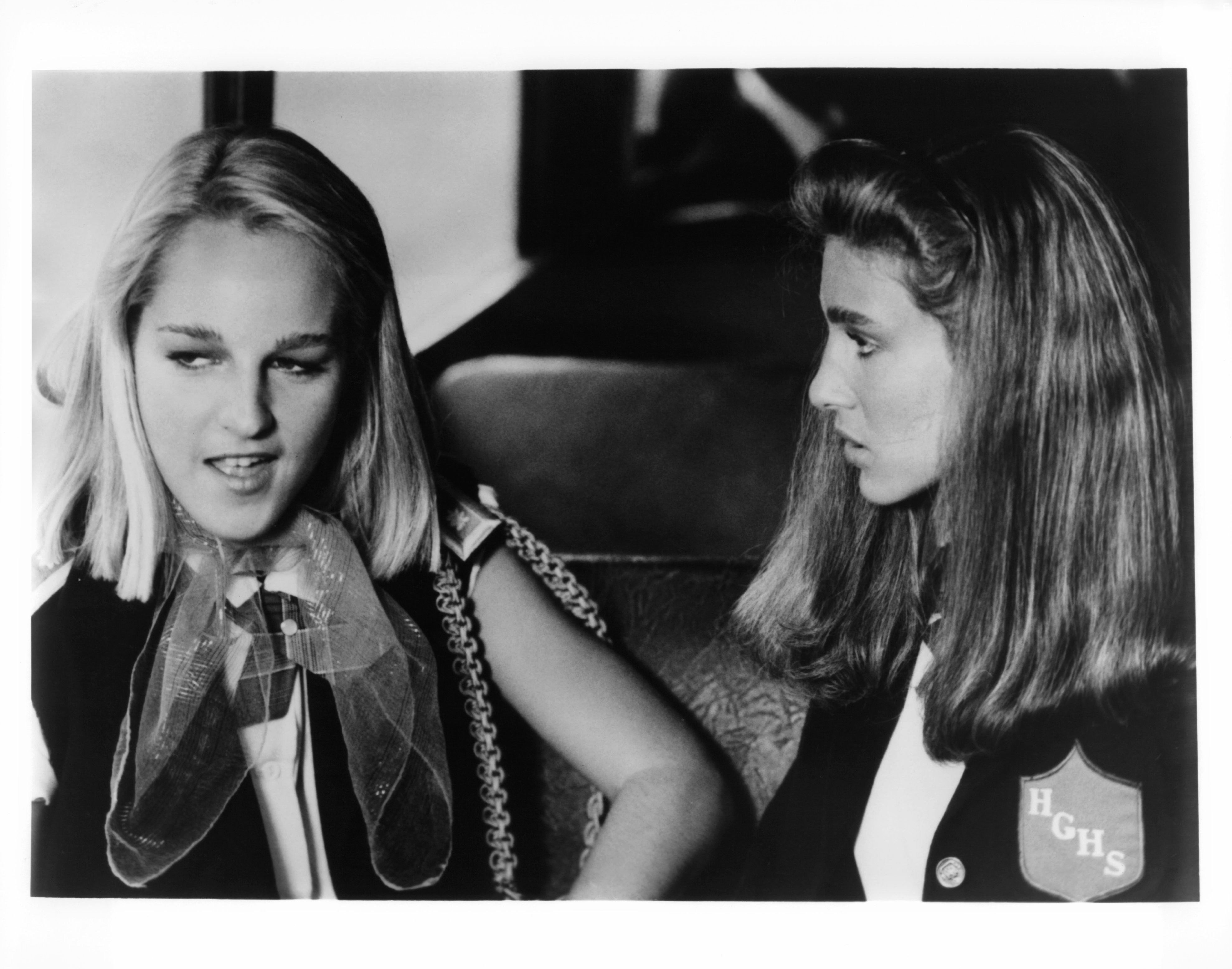 Helen Hunt and Sarah Jessica Parker in Девочки хотят повеселиться (1985)