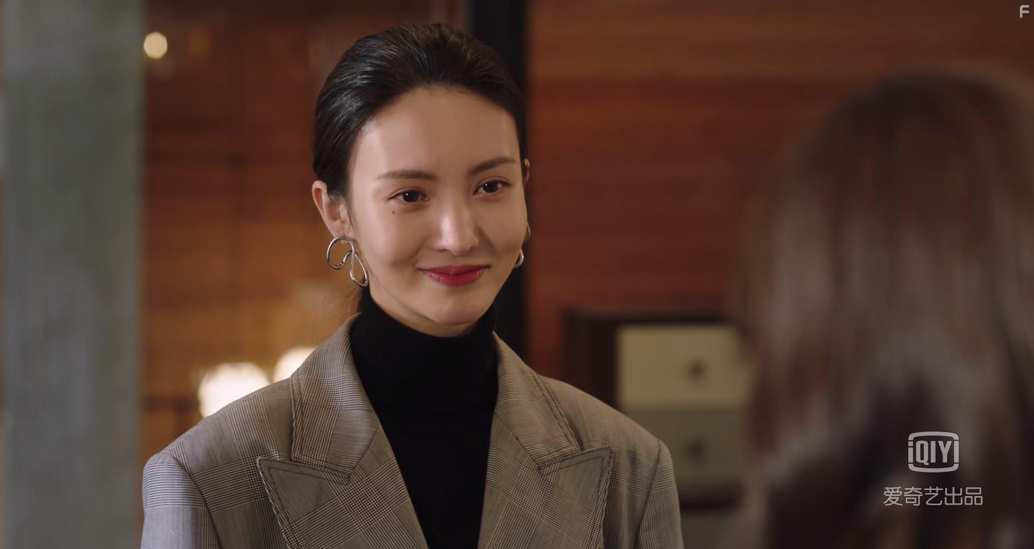 Gina Chen Jin and Yitong Li in Liao bu qi de n hai (2020)