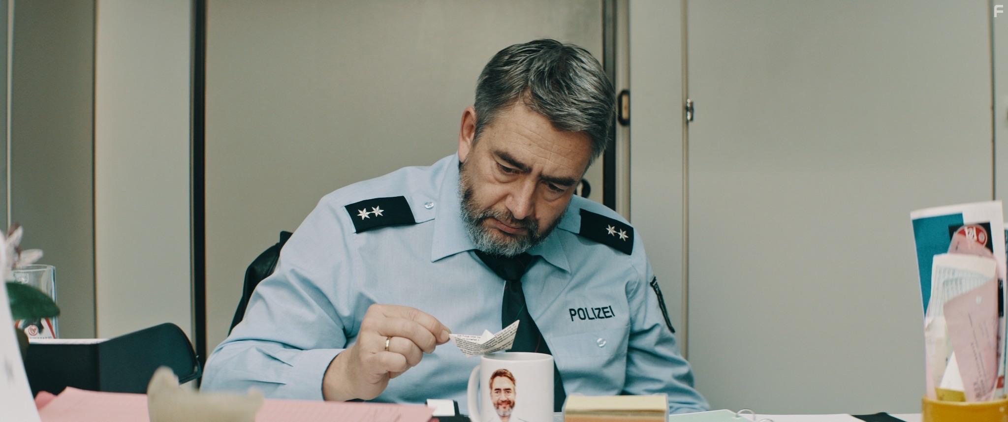 Alexander Hrbe in Faking Bullshit - Krimineller als die Polizei erlaubt! (2020)