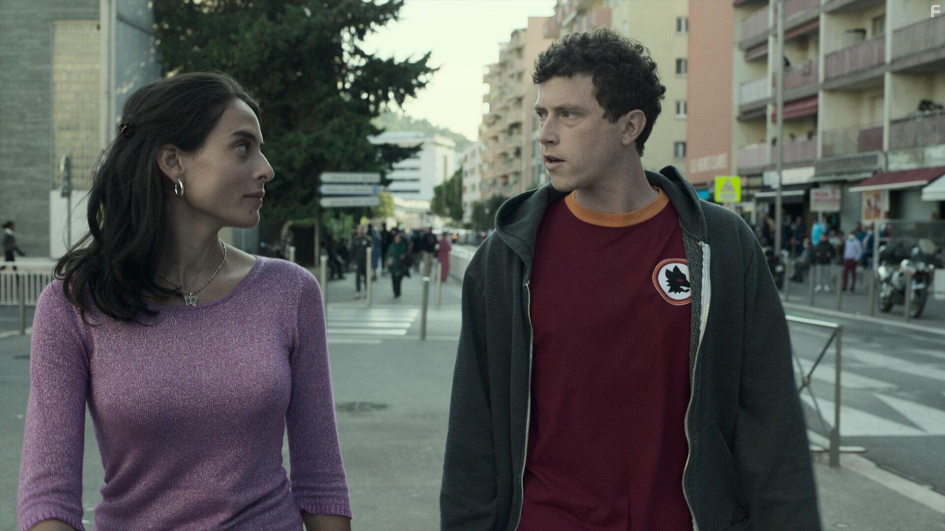 Finnegan Oldfield and Nailia Harzoune in Disparu  jamais (2021)