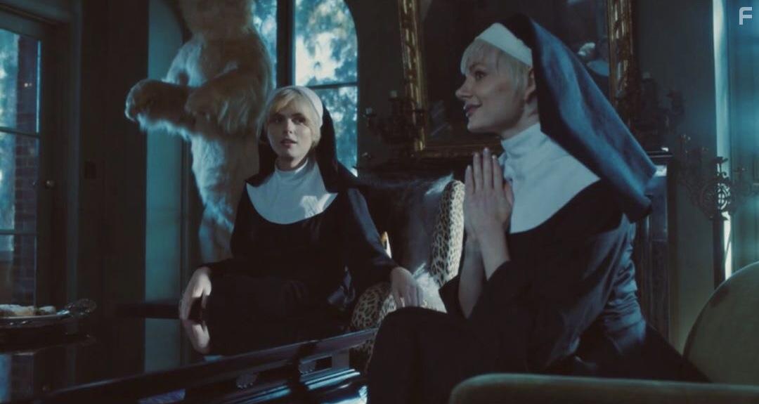 Libby Mintz and Andreja Pejic in Habit (2021)