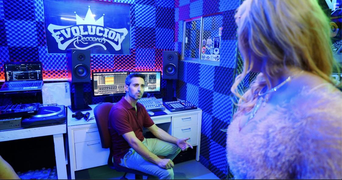 Amber Pauline and Kevin Gance in Mind Talker (2021)