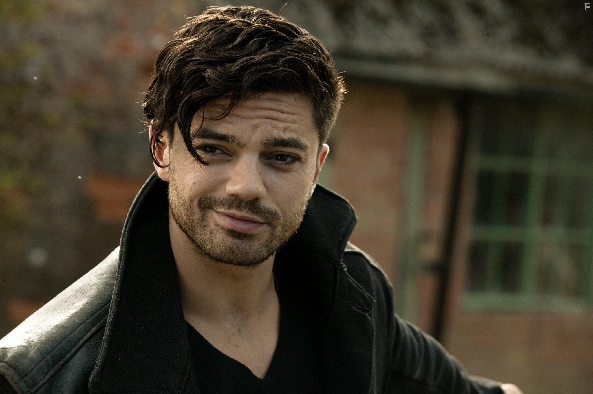 Dominic Cooper in Неотразимая Тамара (2010)