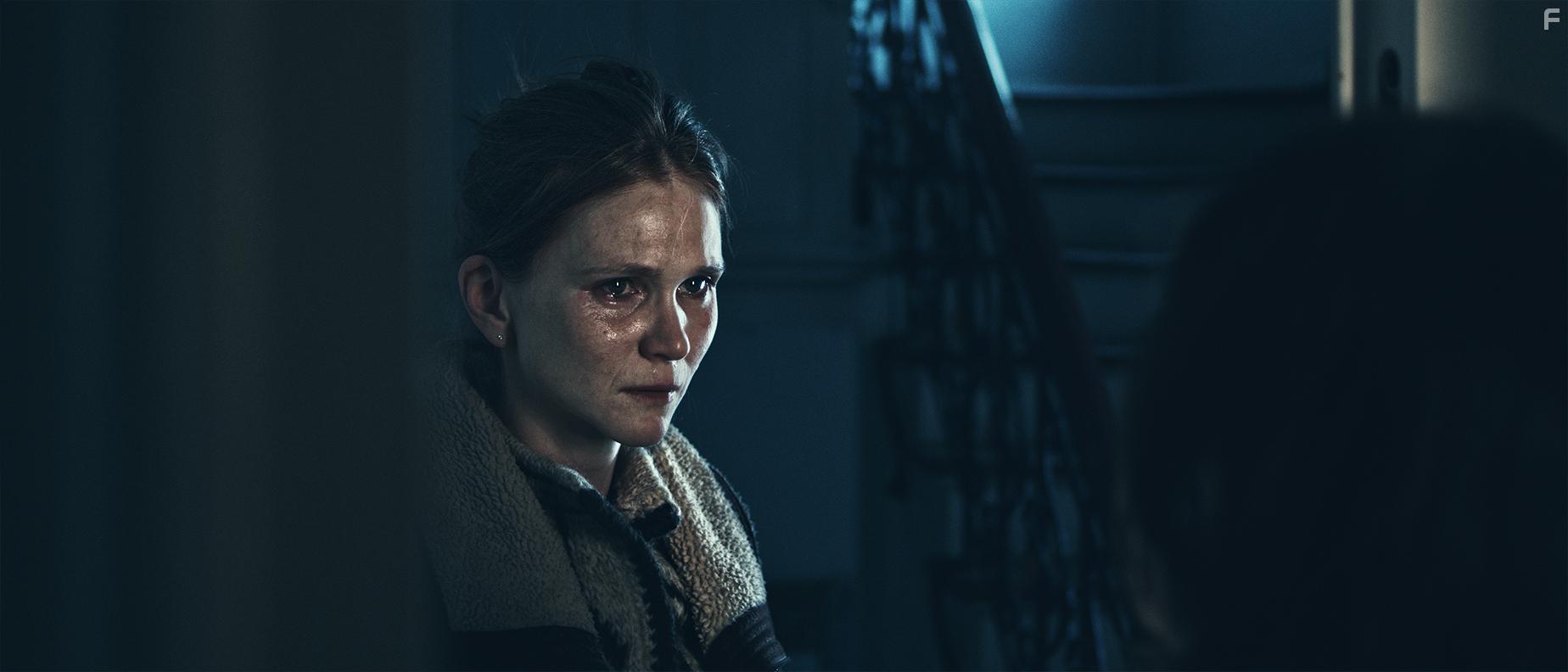 Lisa Hagmeister in Bis die Welt einen Rand bekommt (2019)